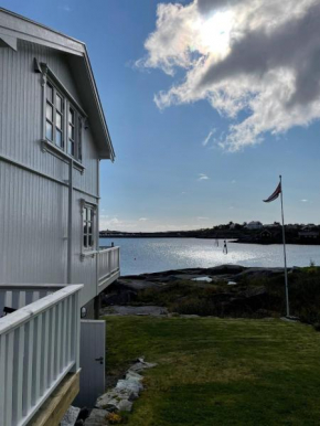 Nordlandshus ved havet på Reine, Lofoten